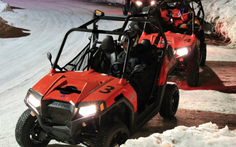 Buggy dans la neige lors d'un séminaire au ski